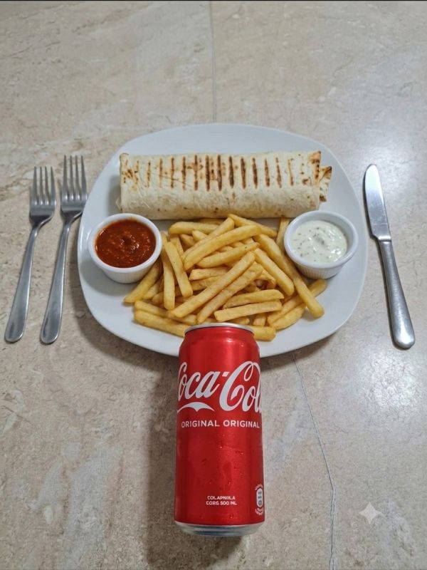 Menú Dürüm + Patatas fritas + Bebida Lata